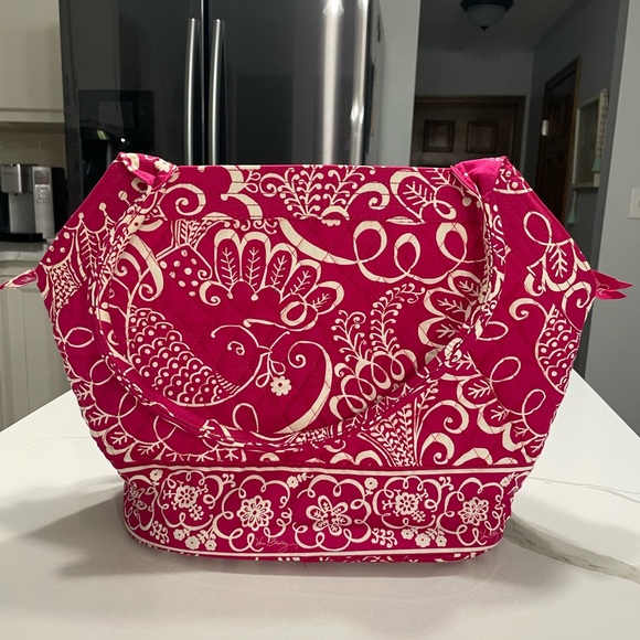 Vera Bradley | Twirly Birds Tote Large 16”x12” Full Top Zipper Closure - Picture 4 of 13